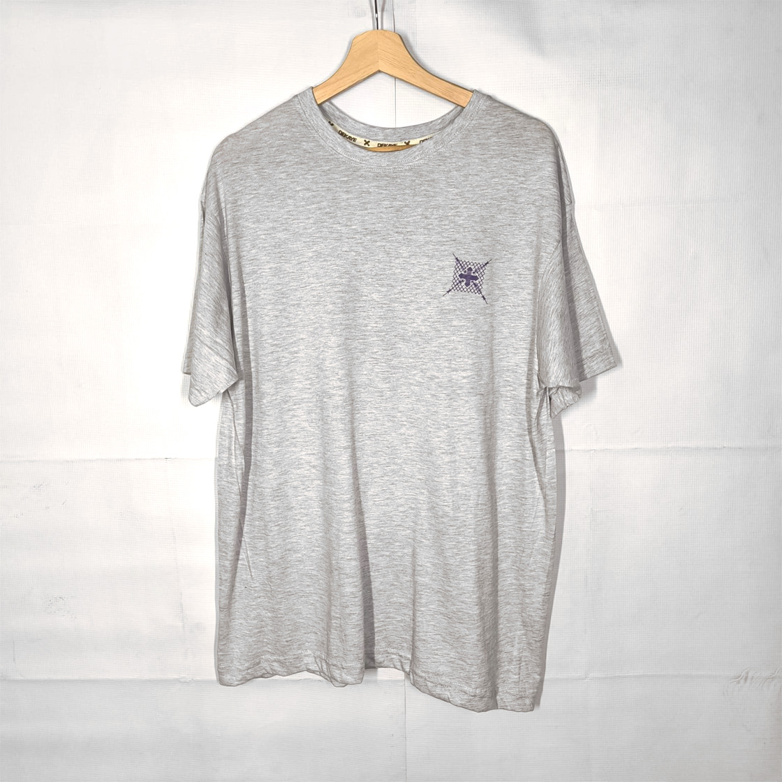 Camiseta DKY Fence Gris SABOTAGE