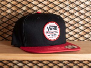 Gorra Vans Off The Wall - Negro/Rojo
