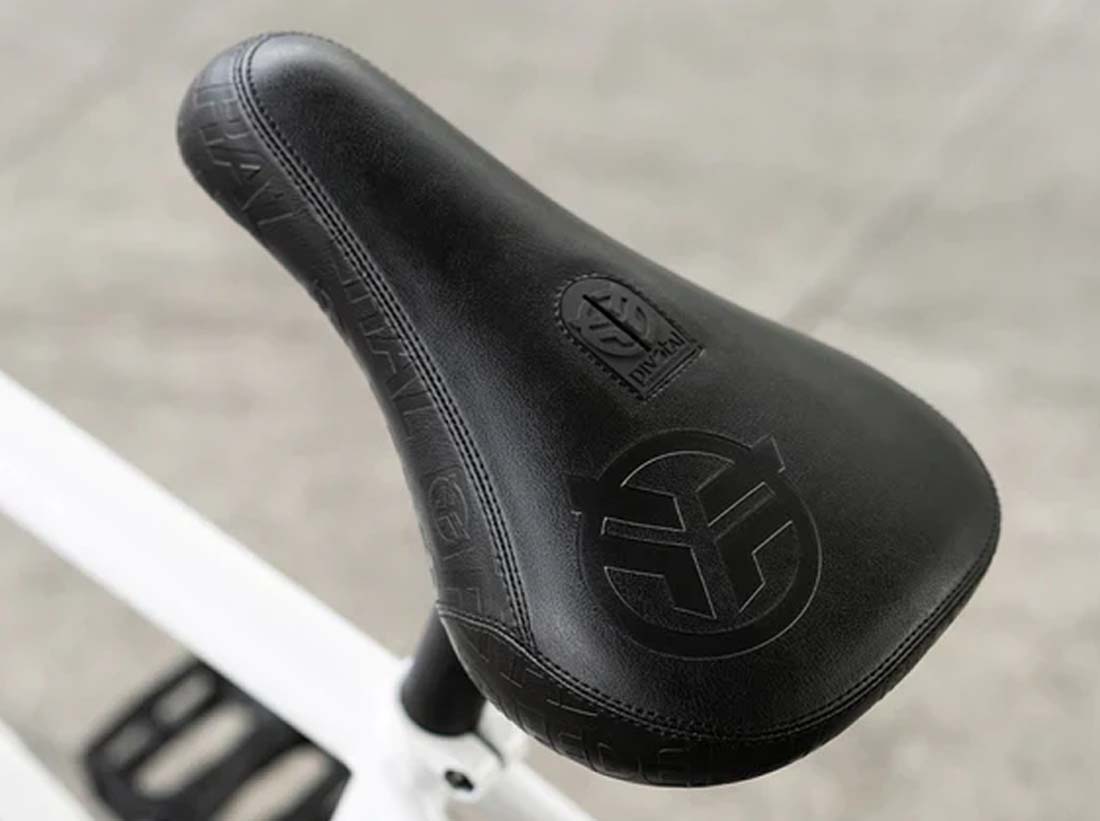 Silla Pivotal Federal Mid Debossed - Negro - Image 2